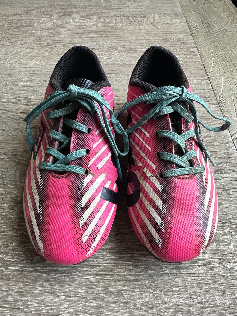 Umbro Kids Pink Soccer Cleats with Teal Laces